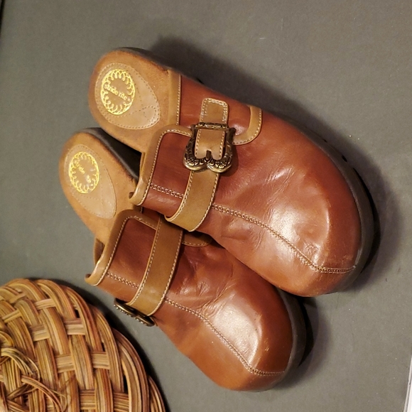Brown leather Stride Rite Bridgette Girls Size 4 Excellent condition. - Picture 2 of 8